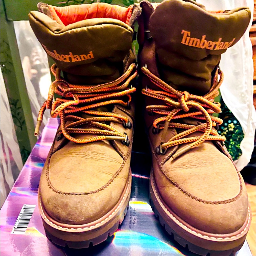 Iconic women’s Timberlands size 8